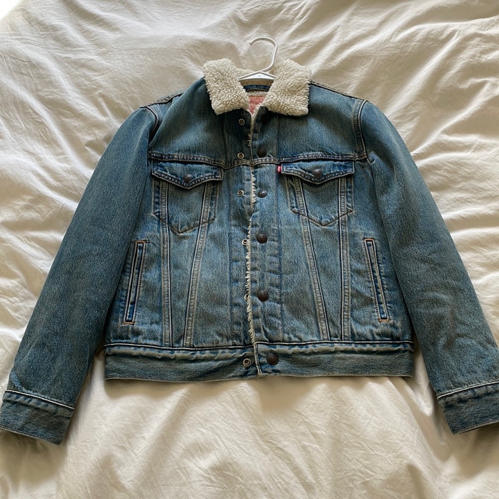 Levi denim jacket with faux fur